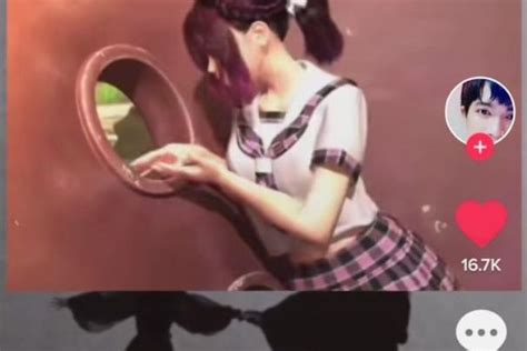 Link Download Anime Stuck In The Wall Girl 3D Rina and The.